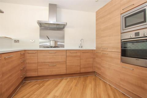 Flat 11, Helen House Rollason Way, Brentwood, CM14 4AQ