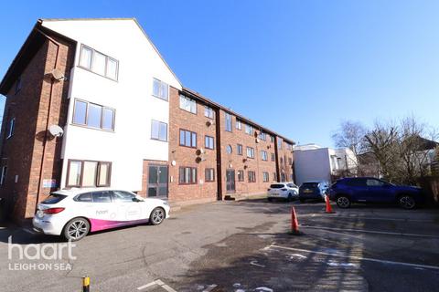 1 bedroom flat for sale, Leigh Road, Leigh-on-Sea