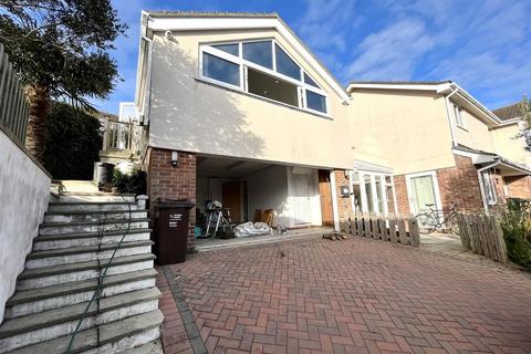 Studio to rent, Trevean Way, Newquay TR7