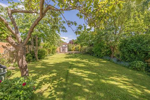 4 Raeburn Avenue, Surbiton, KT5 9DP