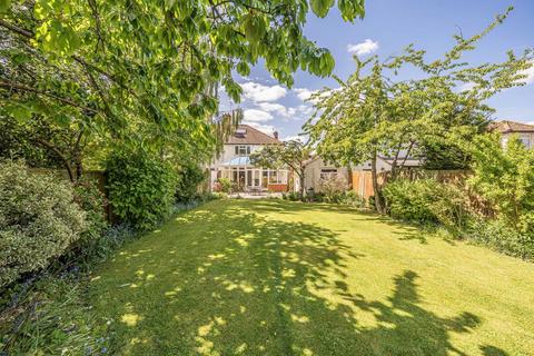4 Raeburn Avenue, Surbiton, KT5 9DP