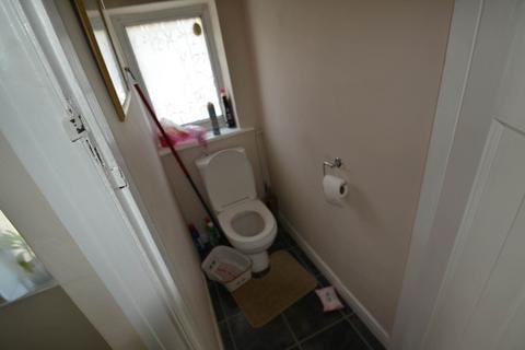 1 bedroom semi-detached house to rent, Langdale Gardens, Perivale, UB6 8DG