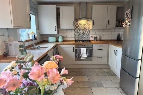 18 Reliant Close, Castle Bromwich, Birmingham, B36 9NG