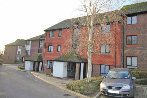 2 bedroom flat to rent, Woodhams Close, East Sussex