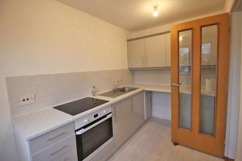 2 bedroom flat to rent, Woodhams Close, East Sussex