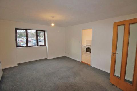 2 bedroom flat to rent, Woodhams Close, East Sussex