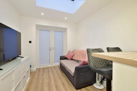 2 bedroom end of terrace house for sale, De Havilland Way, Abbots Langley, WD5