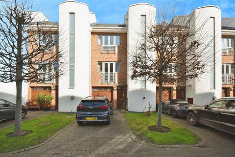 15 Tallow Road, Brentford, TW8 8EU