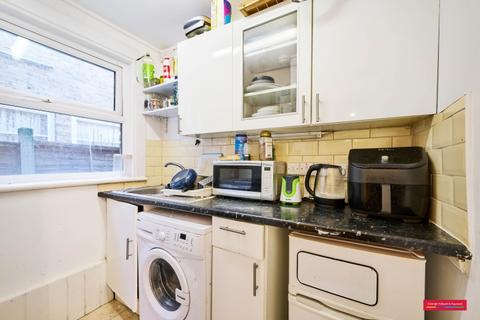 2 bedroom apartment to rent, Albany Road, London SE5