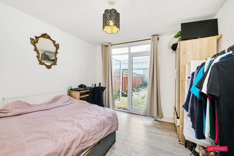 2 bedroom apartment to rent, Albany Road, London SE5