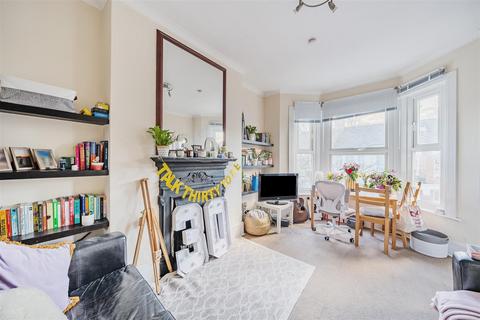 2 bedroom flat to rent, Ravenslea Road, Balham, SW12