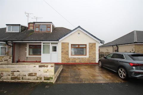 3 bedroom semi-detached bungalow to rent, Claremont Grove, Shipley