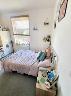 Studio to rent, Station Road, London N3