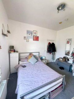 Studio to rent, Station Road, London N3