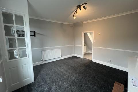 2 bedroom house to rent, Hadfield Road, Glossop SK13