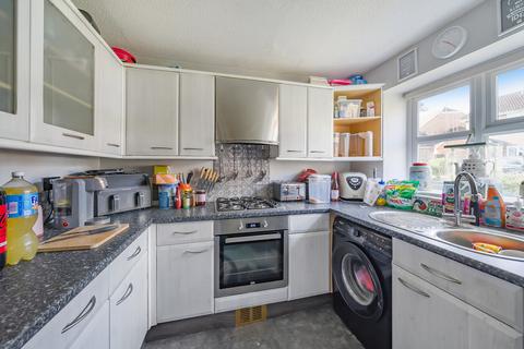 2 Hodges Close, Bagshot, GU19 5QS