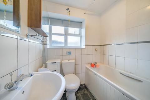 2 Hodges Close, Bagshot, GU19 5QS