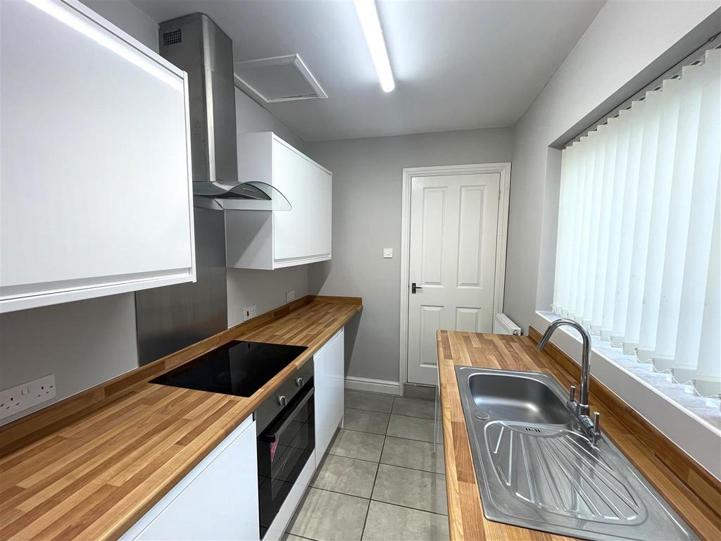 Kitchen 1.jpg