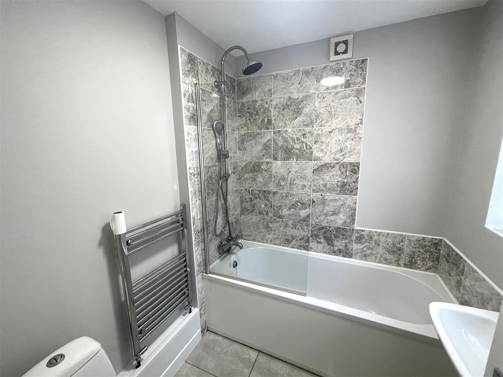 Bathroom 1.jpg