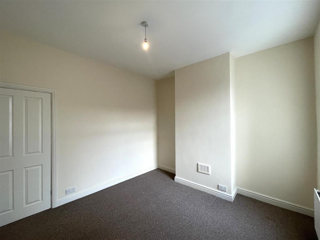 Front Bedroom 1.jpg
