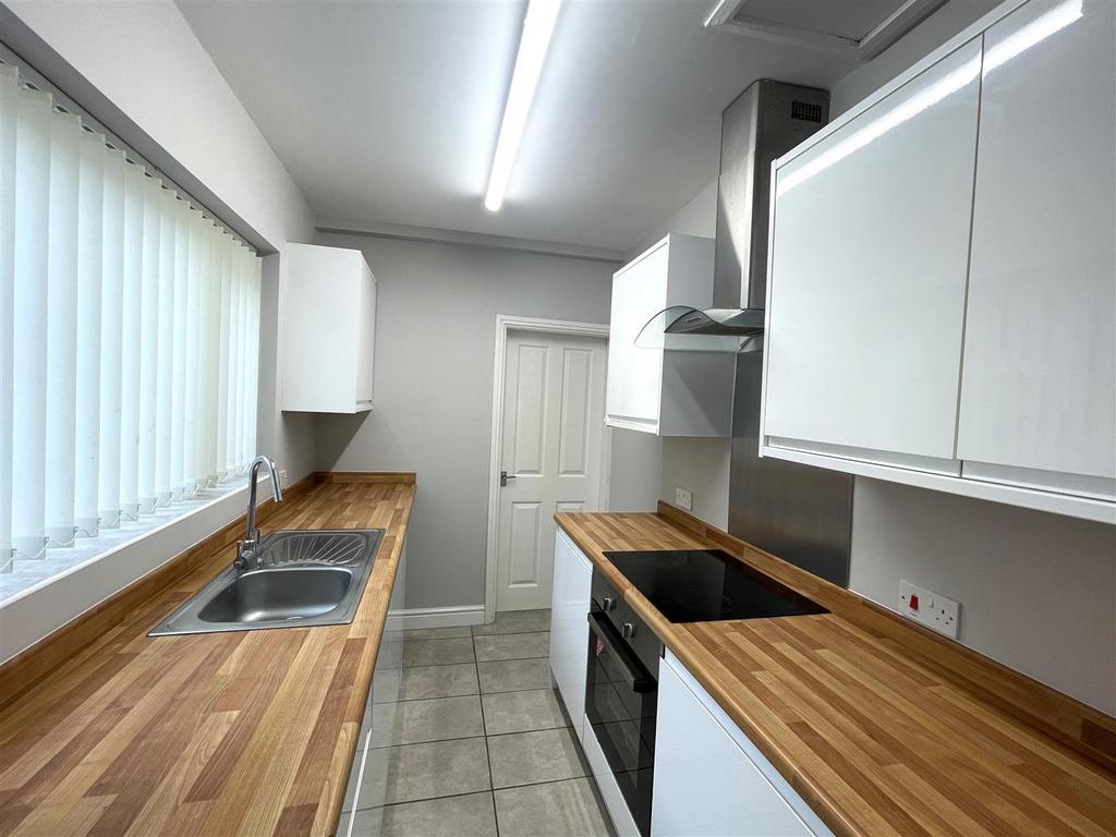 Kitchen 2.jpg