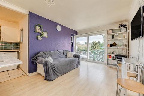 Studio for sale, Upper Mulgrave Road, Cheam Village