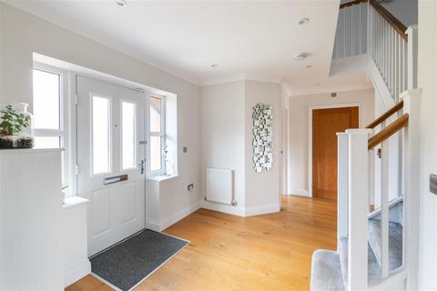 7 Blue Bird Gate, Charlwood, Horley, RH6 0GT