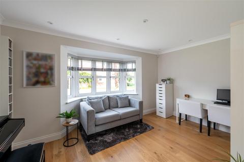 7 Blue Bird Gate, Charlwood, Horley, RH6 0GT