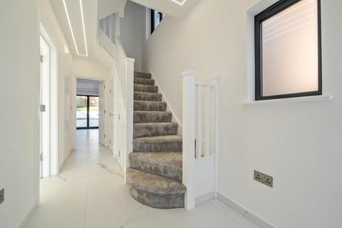 4 bedroom semi-detached house for sale, Southgate,  London N14,  N14