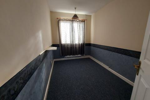 2 bedroom property to rent, The Holt, Hainault