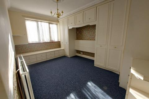 2 bedroom property to rent, The Holt, Hainault