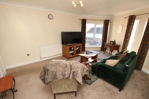 2 bedroom flat for sale, Huddersfield Road, Barnsley, S70 2LT