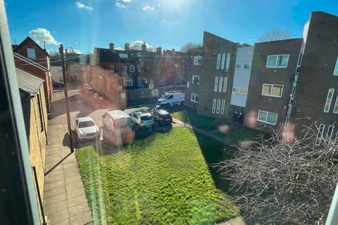 2 bedroom flat for sale, Huddersfield Road, Barnsley, S70 2LT