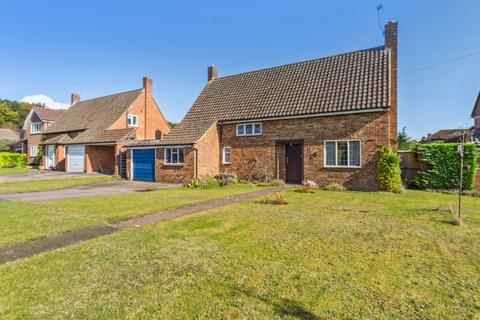 4 bedroom detached house for sale, Tilsworth Road, Beaconsfield, HP9