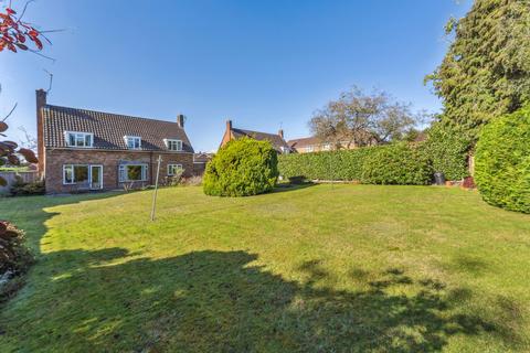 4 bedroom detached house for sale, Tilsworth Road, Beaconsfield, HP9