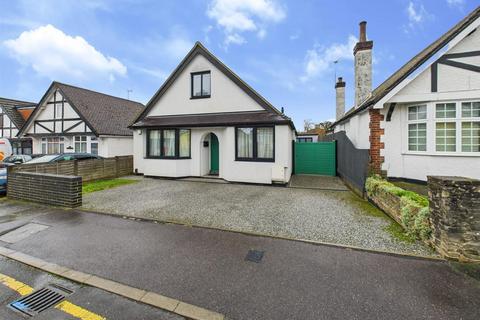 15 Hill Rise, Ruislip, HA4 7JN