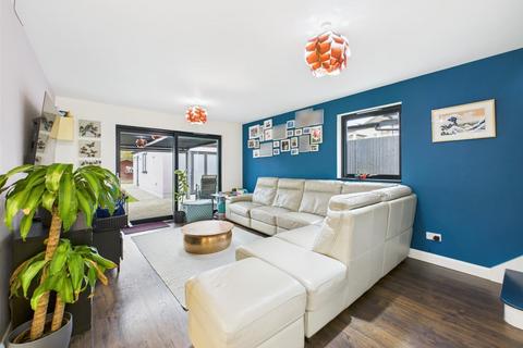 15 Hill Rise, Ruislip, HA4 7JN