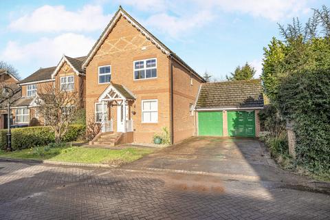 4 bedroom detached house for sale, Thorpeside Close, Surrey TW18