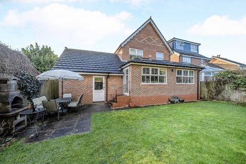 4 bedroom detached house for sale, Thorpeside Close, Surrey TW18