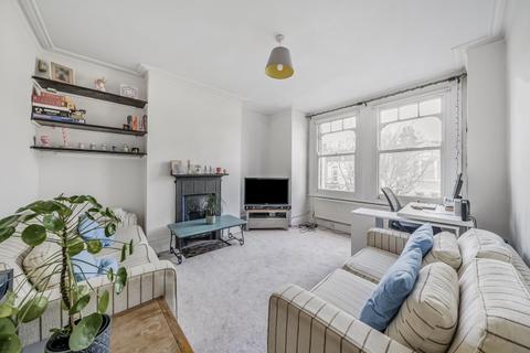 3 bedroom flat to rent, Mantilla Road London SW17