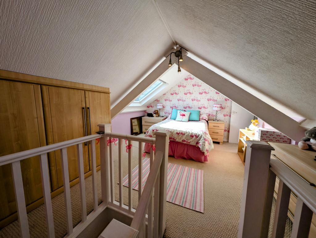 Atiic Bedroom 4