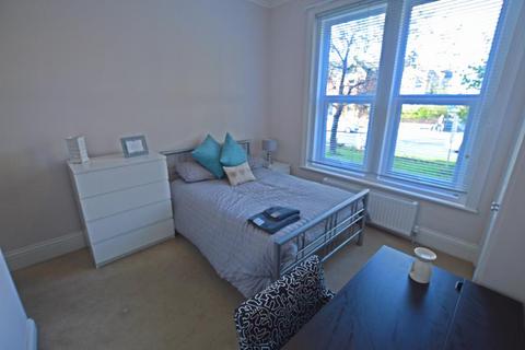 1 bedroom in a house share to rent, Wimborne Road, Poole