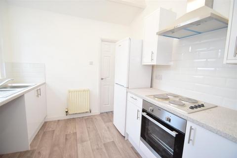 3 bedroom flat to rent, Cartington Terrace, Heaton, NE6 5SJ