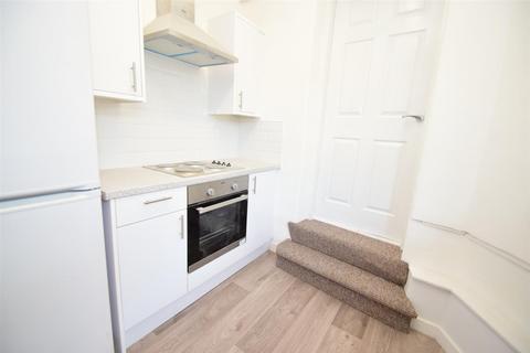 3 bedroom flat to rent, Cartington Terrace, Heaton, NE6 5SJ