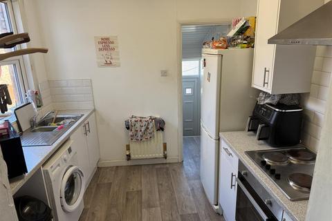 3 bedroom flat to rent, Cartington Terrace, Heaton, NE6 5SJ