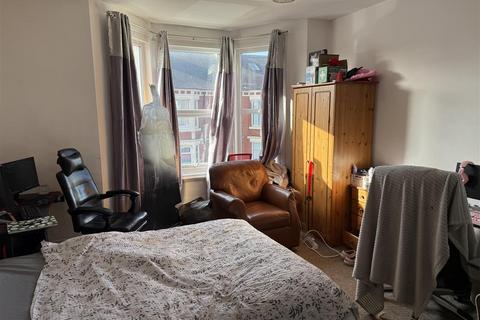 3 bedroom flat to rent, Cartington Terrace, Heaton, NE6 5SJ