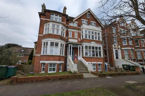 Studio to rent, Earls Avenue, Folkestone, CT20