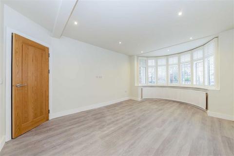 3 bedroom flat to rent, Park Avenue North, London NW10