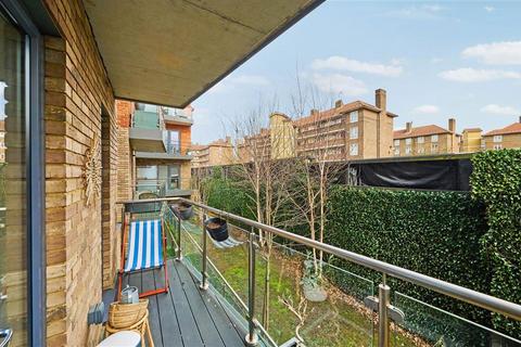 2 bedroom flat for sale, Waleorde Road, London SE17