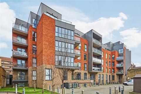 2 bedroom flat for sale, Waleorde Road, London SE17